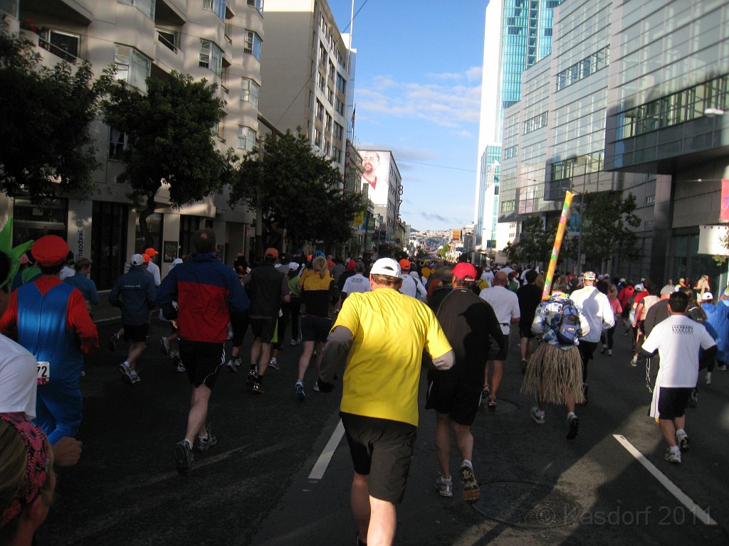 2011 Bay to Breakers Sunday 0245.JPG - I was able to participate in the 2011, 100th anniversary of the San Francisco Bay to Breakers 12K race. A great weekend for sight seeing and racing.